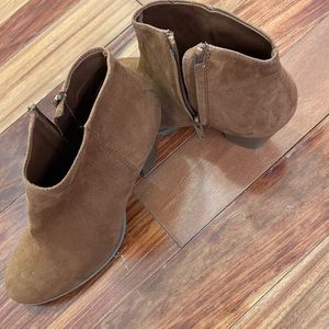 Old Navy Women’s Chocolate Brown Ankle Booties